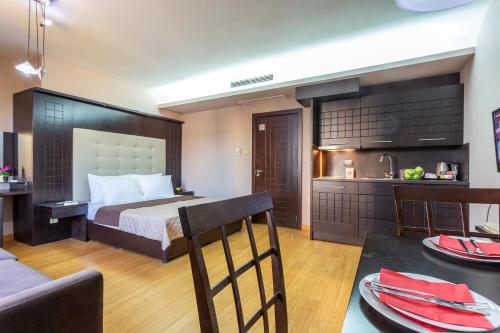 CityHome Aparthotel - image 5