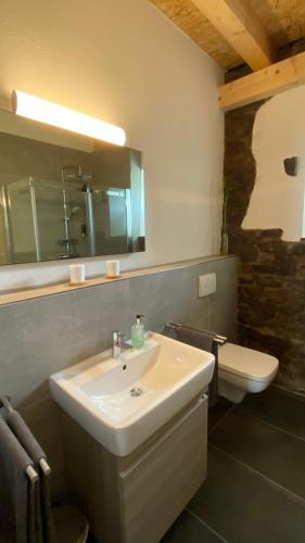 浴室, Rennscheune - Himmlisch in die Grüne Hölle (Rennscheune - Himmlisch in die Grune Holle) in 凱爾貝格鎮中心