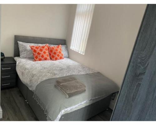 Modern Newly Refurbished 4 Bed House Close To City Centre & Lfc