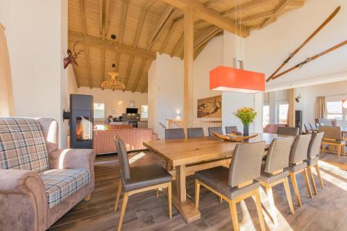 Grossglockner Chalets Zell am See in Zell Am See Airport