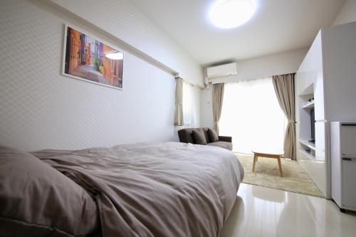 One-Bedroom Apartment image 2