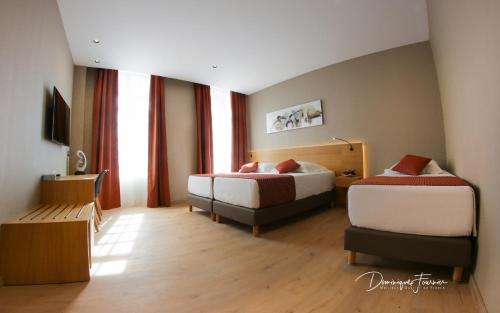 3 twin beds