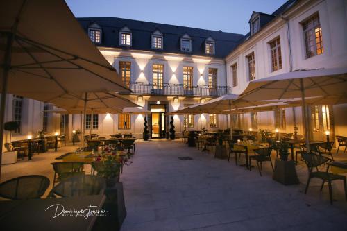 . LE CASTEL D'ALTI