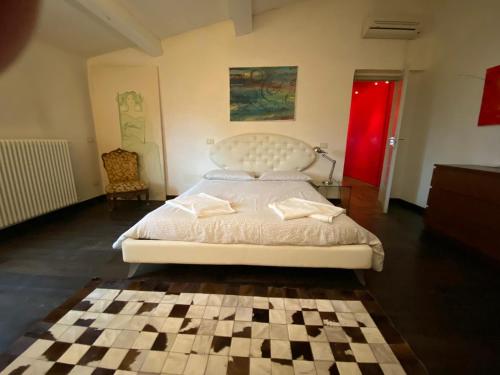 cozy rooms in luxury mansion in the Park of Firenze