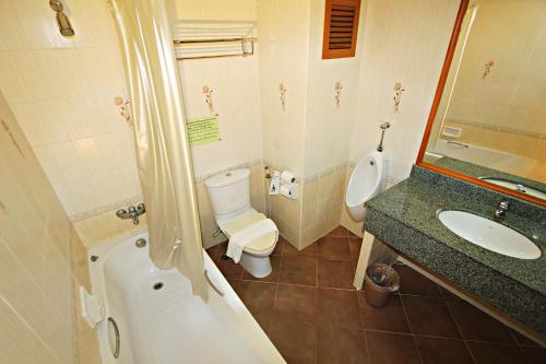 room detail thumbnail 2