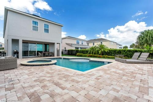 6 Bedroom Vacation Home with Pool (1903) - image 2