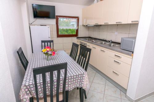 Apartments Ivan - image 2