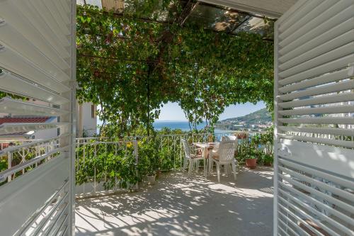  Apartment and Rooms Tatjana in Omiš