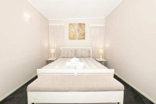 Luxury One-Bedroom Apartment - Unit 2