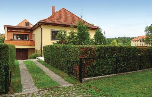 Cozy Home In Kuhlen Wendorf With Kitchen