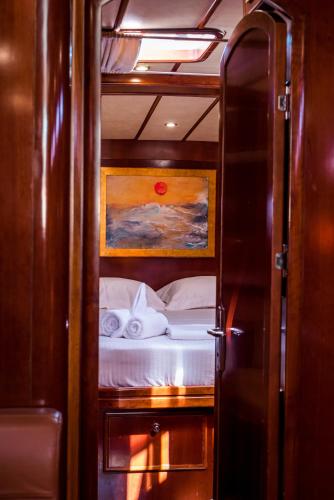 Boat Aiolis in the Athenian Riviera!, Atene