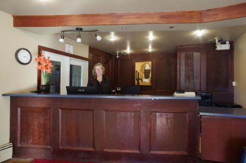 Canadas Best Value Inn and Suites Fernie