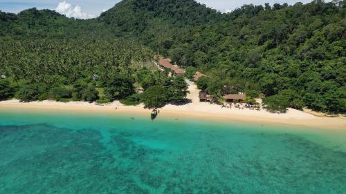 Koh Ngai Paradise Beach