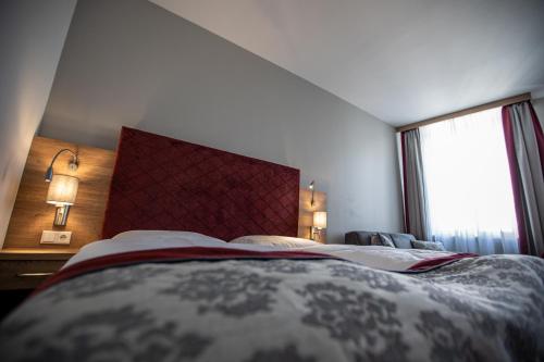 Premium Double Room image 7