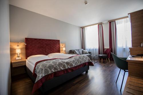 Premium Double Room image 6