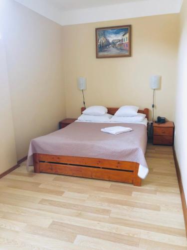 1 queen bed