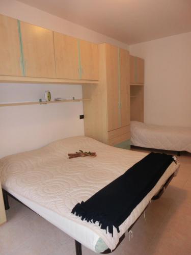 One-Bedroom Apartment image 6
