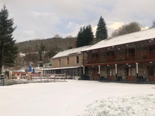 The Falcon Inn Retreat in Aberaman