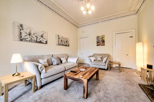 Picture of Spacious, Modern Apt, Close To Gla Airport