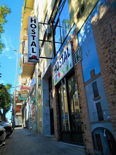 入口, 羅薩旅館 (Hostal La Rosa) in 拉馬德里拉