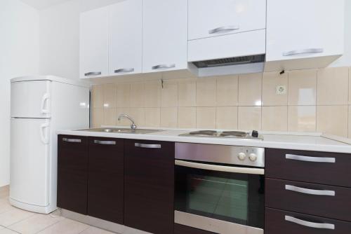 Two-Bedroom Apartment image 6