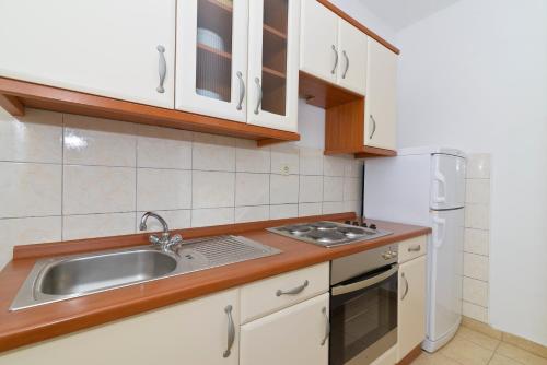 Two-Bedroom Apartment image 6