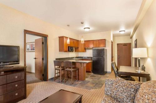 Comfort Suites