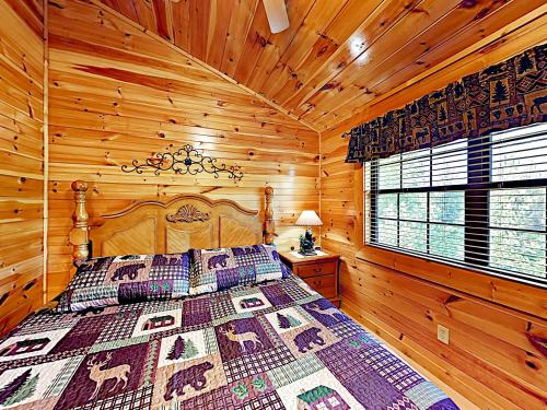 New Listing! 2 Luxe Mountain Cabins Sleeps 24! Cabin - image 2
