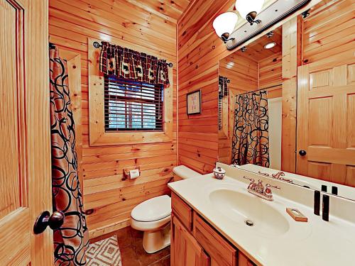 New Listing! 2 Luxe Mountain Cabins Sleeps 24! Cabin - image 6