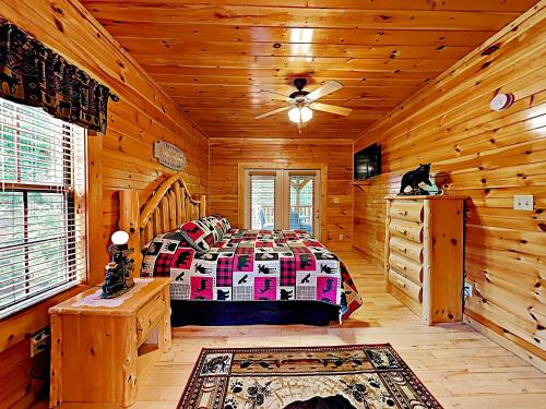 New Listing! 2 Luxe Mountain Cabins Sleeps 24! Cabin - image 8