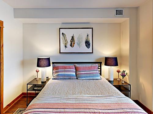 Downtown Gem 2Br/2.5Ba Overlooking The Yampa River Condo - image 8