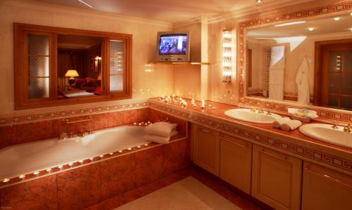 room detail thumbnail 2