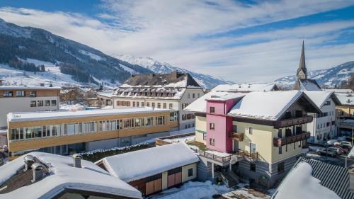 Зовнішній вигляд готелю, Sporthotel Kitz - inkl gratis Großglockner Maut und National Park Sommerkarte in Брук-ан-дер-Глокнерштрассе