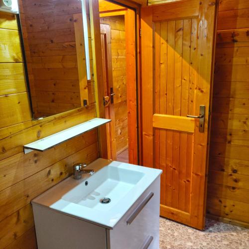 2 bedrooms, 4 beds