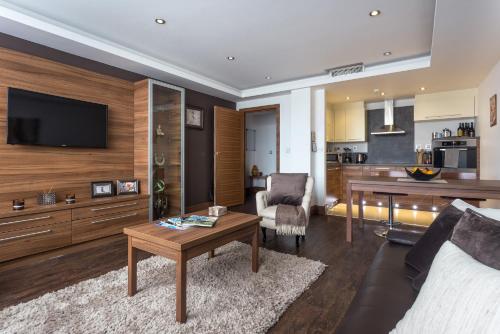 OYO Livin' Serviced Apartments - image 7