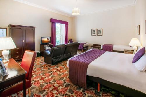 2 twin beds