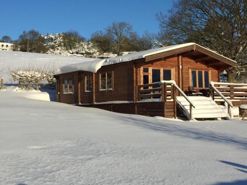 Long Mountain Centre Log Cabins