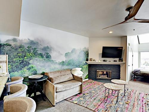 Ski-In Ski-Out Retreat With Indoor Outdoor Pool Condo - image 10