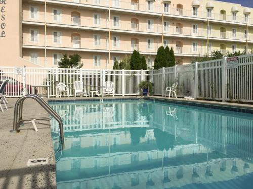 New Listing! Bayfront Condo With Pool- Walk To Beach Condo - image 4