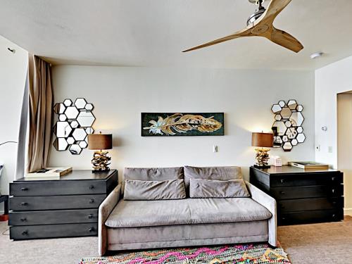 Ski-In Ski-Out Retreat With Indoor Outdoor Pool Condo - image 7