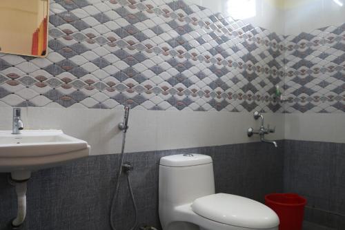 Bathroom, Sapphire Hotel Apartments in Kakkanad