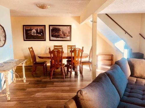 Driftwood Inn - image 5