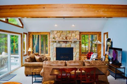 Mt. Maplewood Lake House Apt.