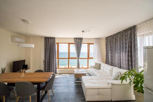 Penthouse at White Cliffs in Byala