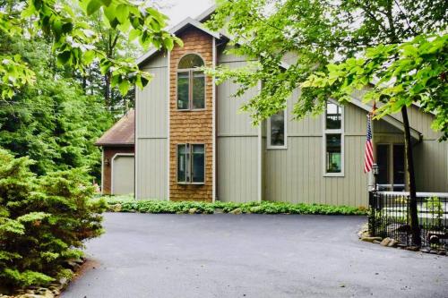 Mt. Maplewood Lake House Apt.