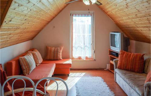  Amazing home in Fövenyes w/ 2 Bedrooms in Örvényes