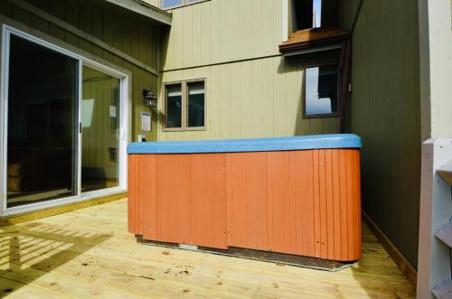 Mt. Maplewood Lake House Apt.