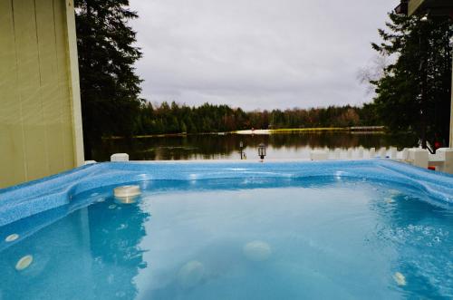 Mt. Maplewood Lake House Apt.