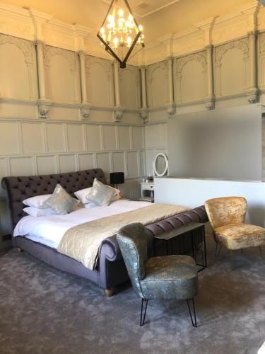 The Old Lodge - image 8