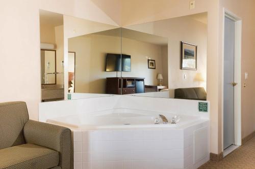 Suite with Spa Bath